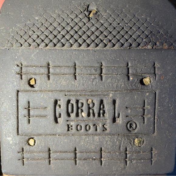 Embroidered Tan Heeled Boots with Red and Blue Accents - Picture 2 of 4